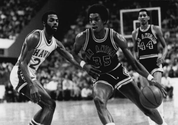 San Antonio Spurs - Larry Kenon