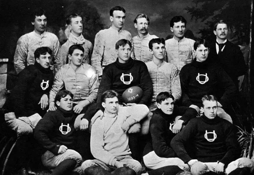 1894: Oregon's first football team is formed.