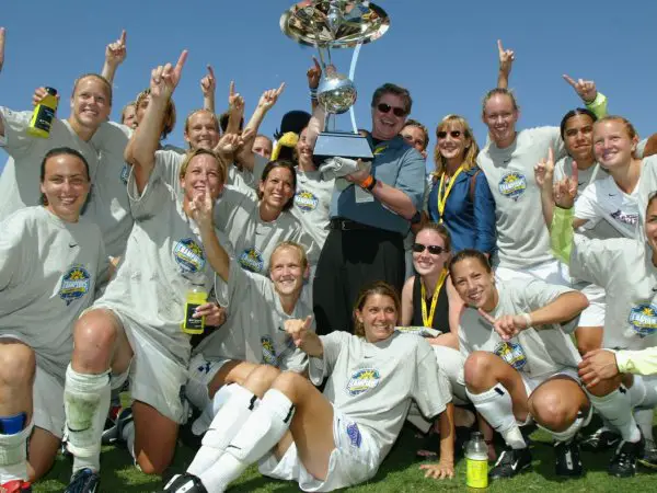 2003: The Washington cougars women’s soccer team wins