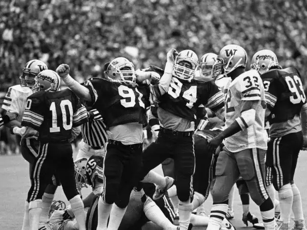 1983: The Washington State football team wins