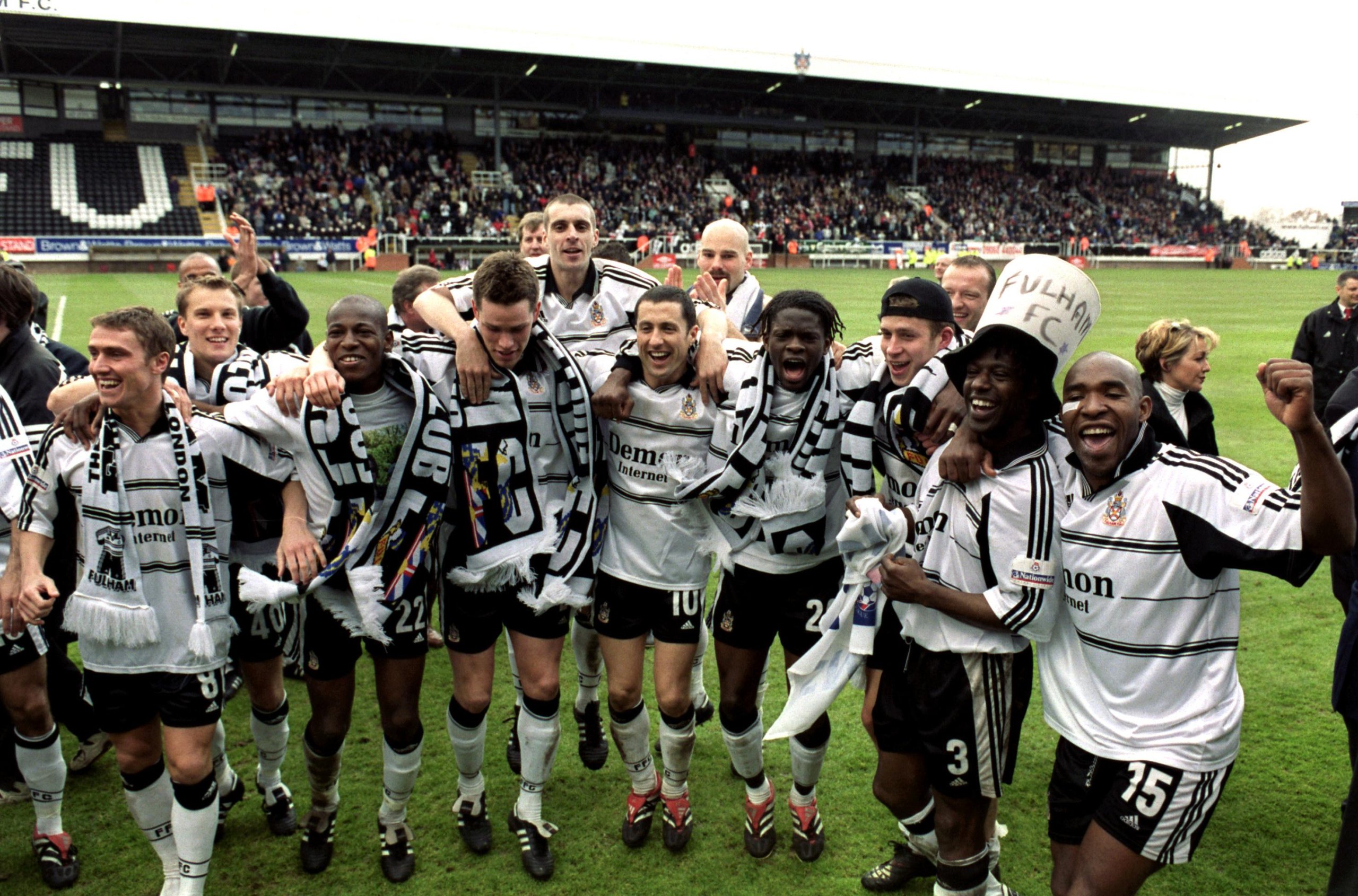 2001: The Fulham club wins the Division One title