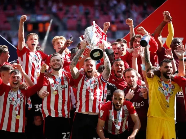 Brentford promoted to the Premier League for the first time