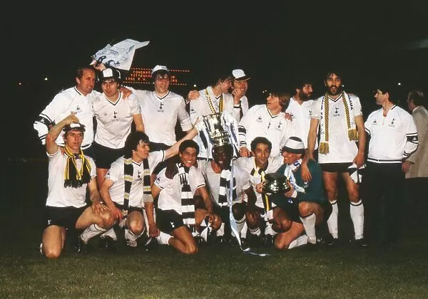 Tottenham Hotspur club wins its second UEFA Cup